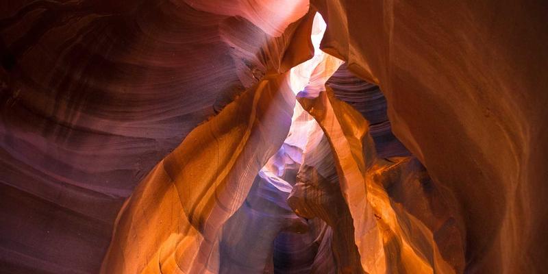 波士顿 LGBTQ+ 历史与文化地标巡礼：从灯塔山到南端的社区故事与高校探索